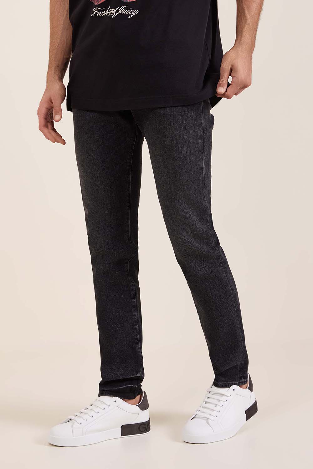 תמונת דוגמן קידמית של מכנסי ג'ינס סלים פיט