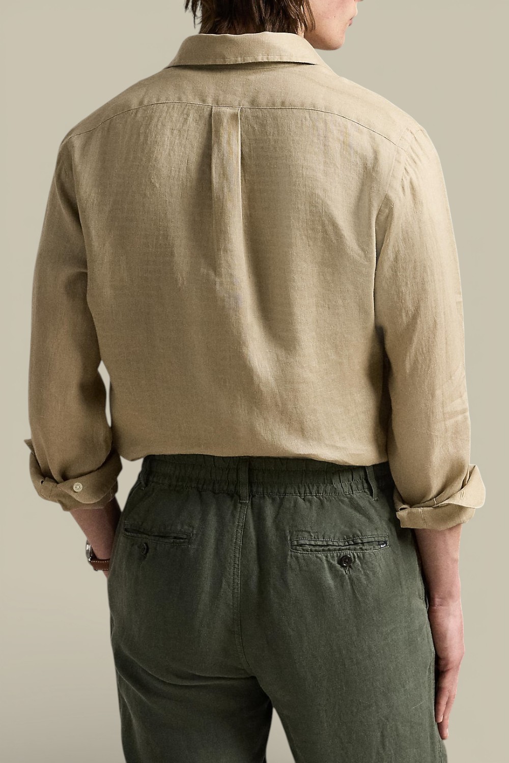 תמונת דוגמן אחורית של חולצות כפתורים ארוכה