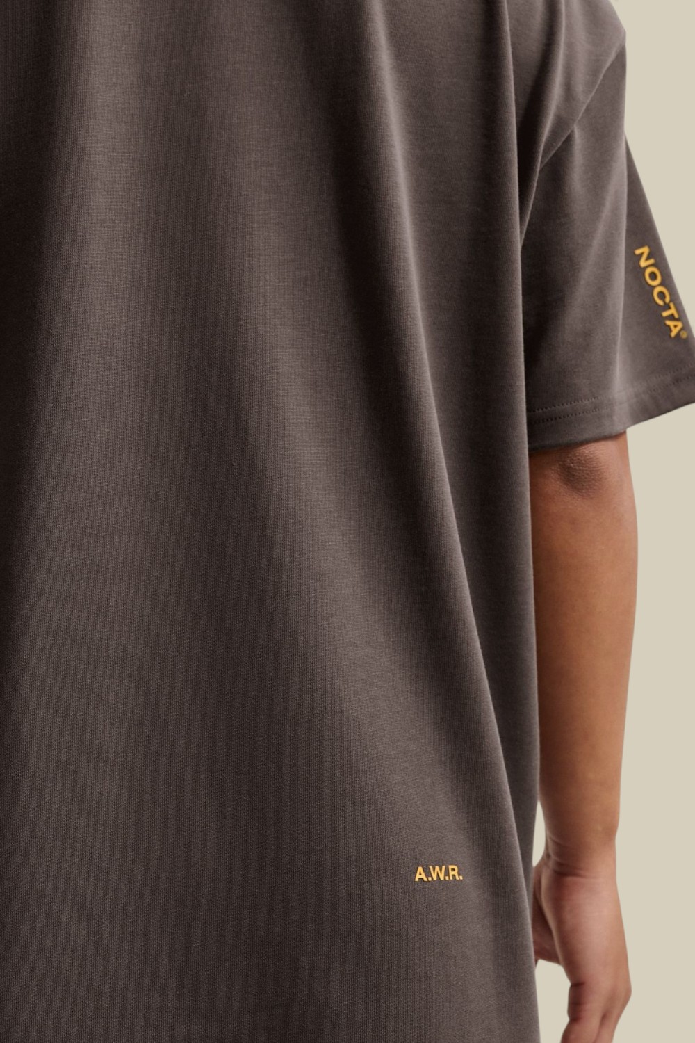 תמונת דוגמן אחורית של M NRG NOCTA CS TEE SS