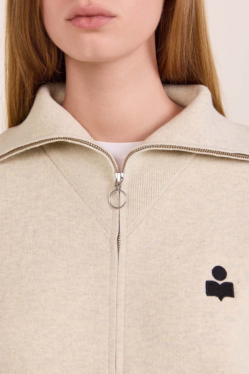 תמונת תקריב דוגמן של קרדיגן צמר