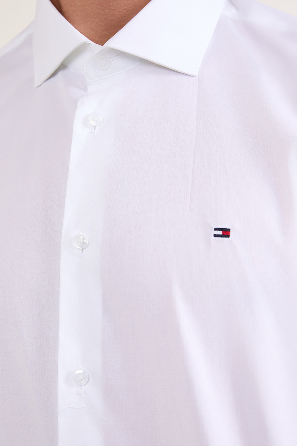 תמונת תקריב דוגמן של חולצת כפתורים