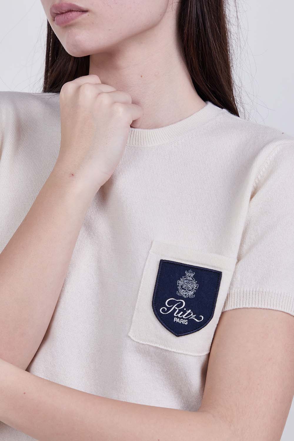 תמונת תקריב דוגמן של סריג טי קשמיר ריץ פריז X פריים