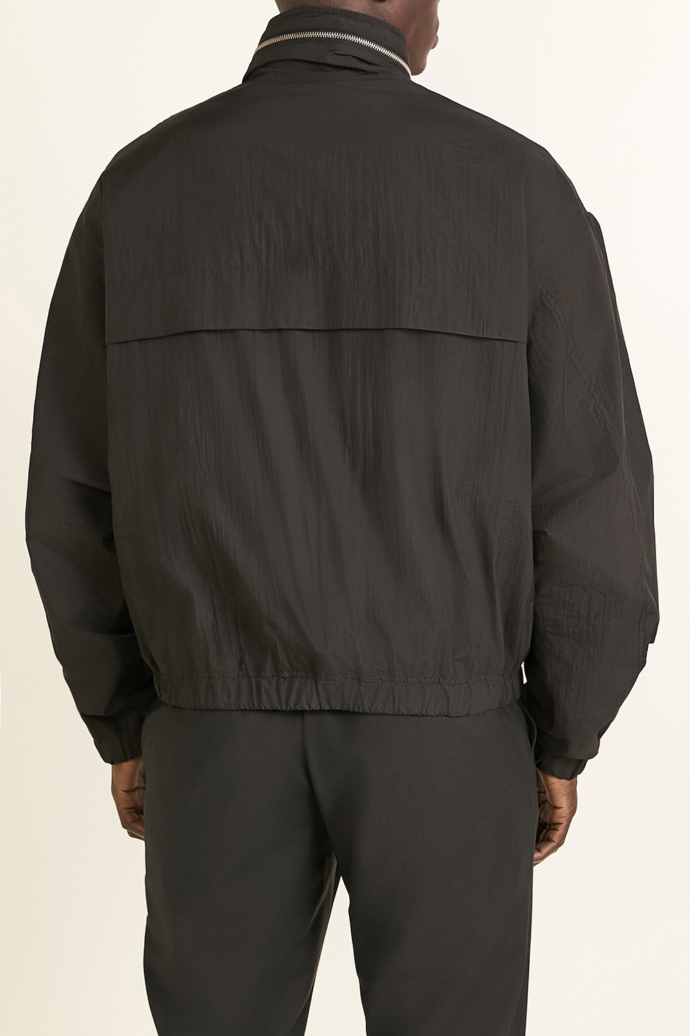 תמונת דוגמן אחורית של ז'קט רוח