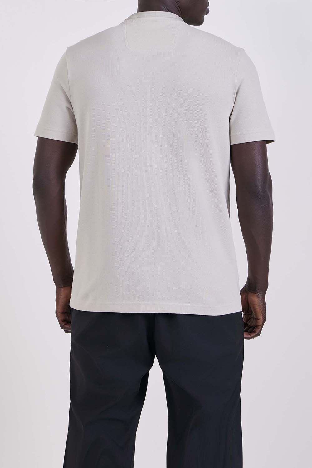 תמונת דוגמן אחורית של חולצת טי