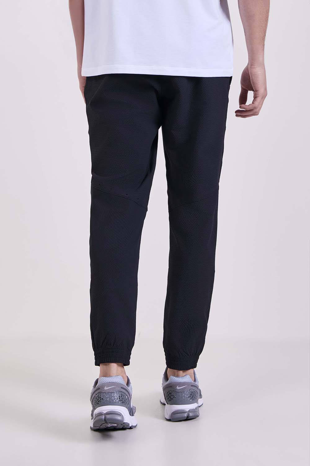 תמונת דוגמן אחורית של License To Train Textured Jogger*Regular