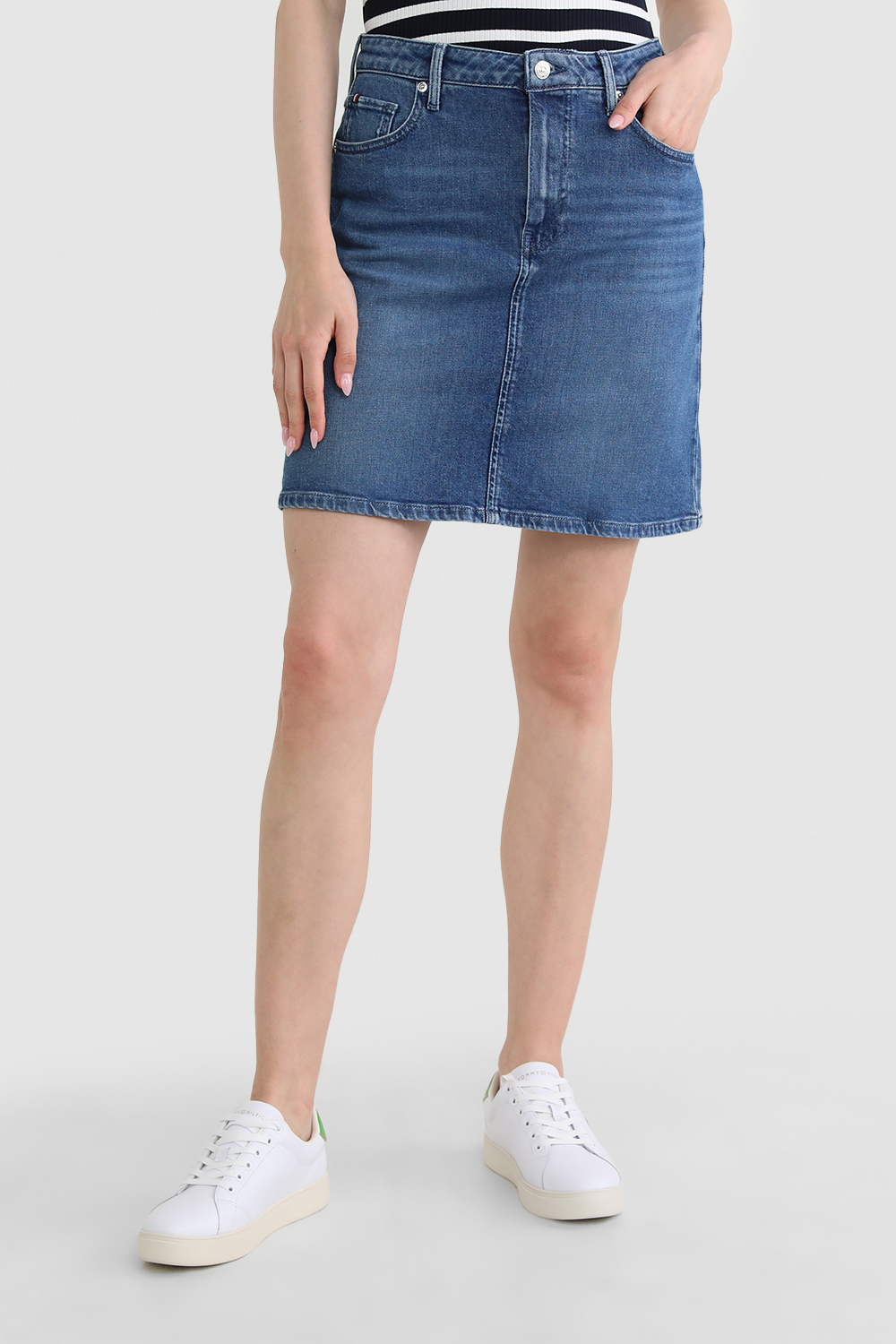 תמונת דוגמן קידמית של חצאית דנים ישרה