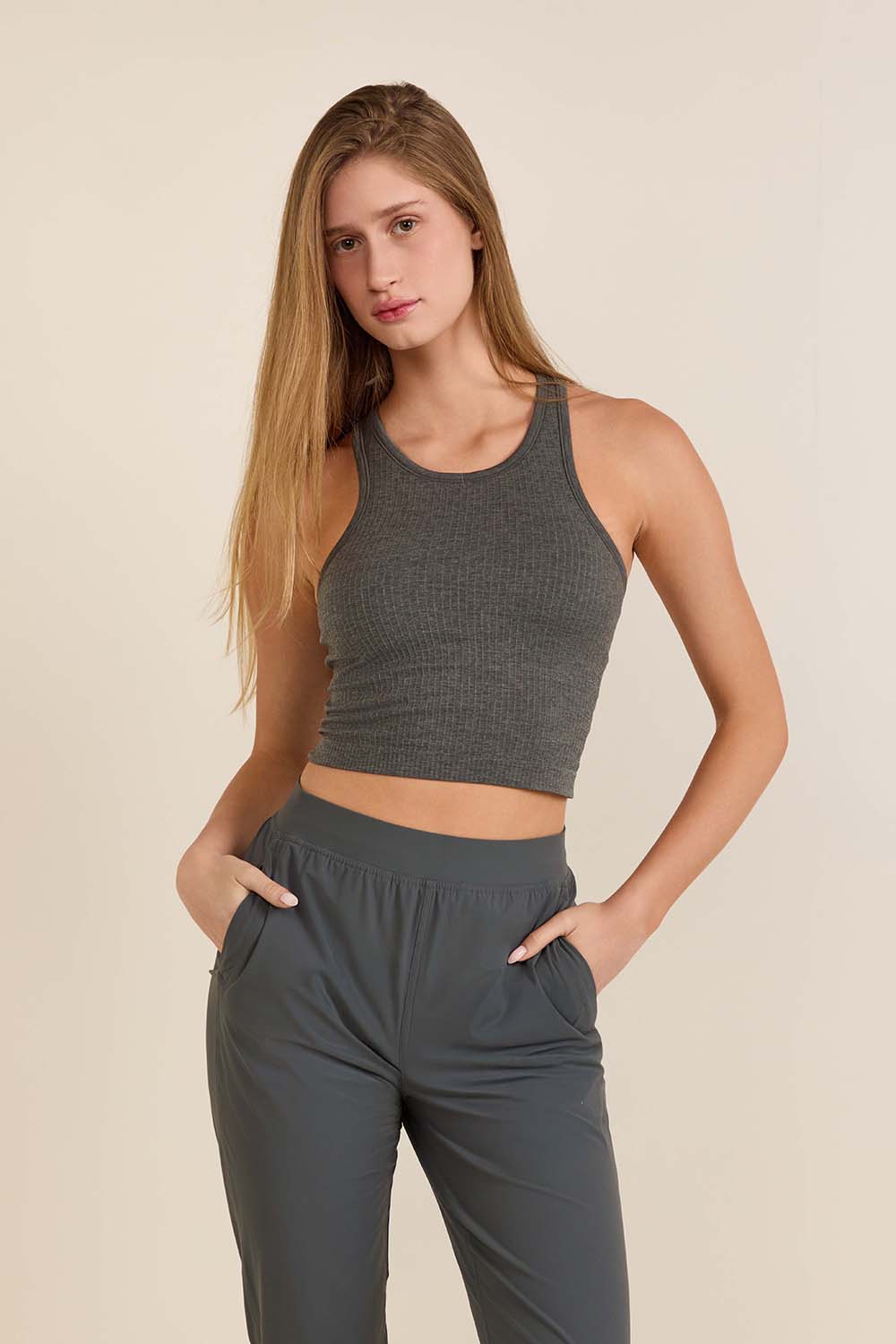 תמונת דוגמן קידמית של Ebb to Street Cropped Racerback Tank Top