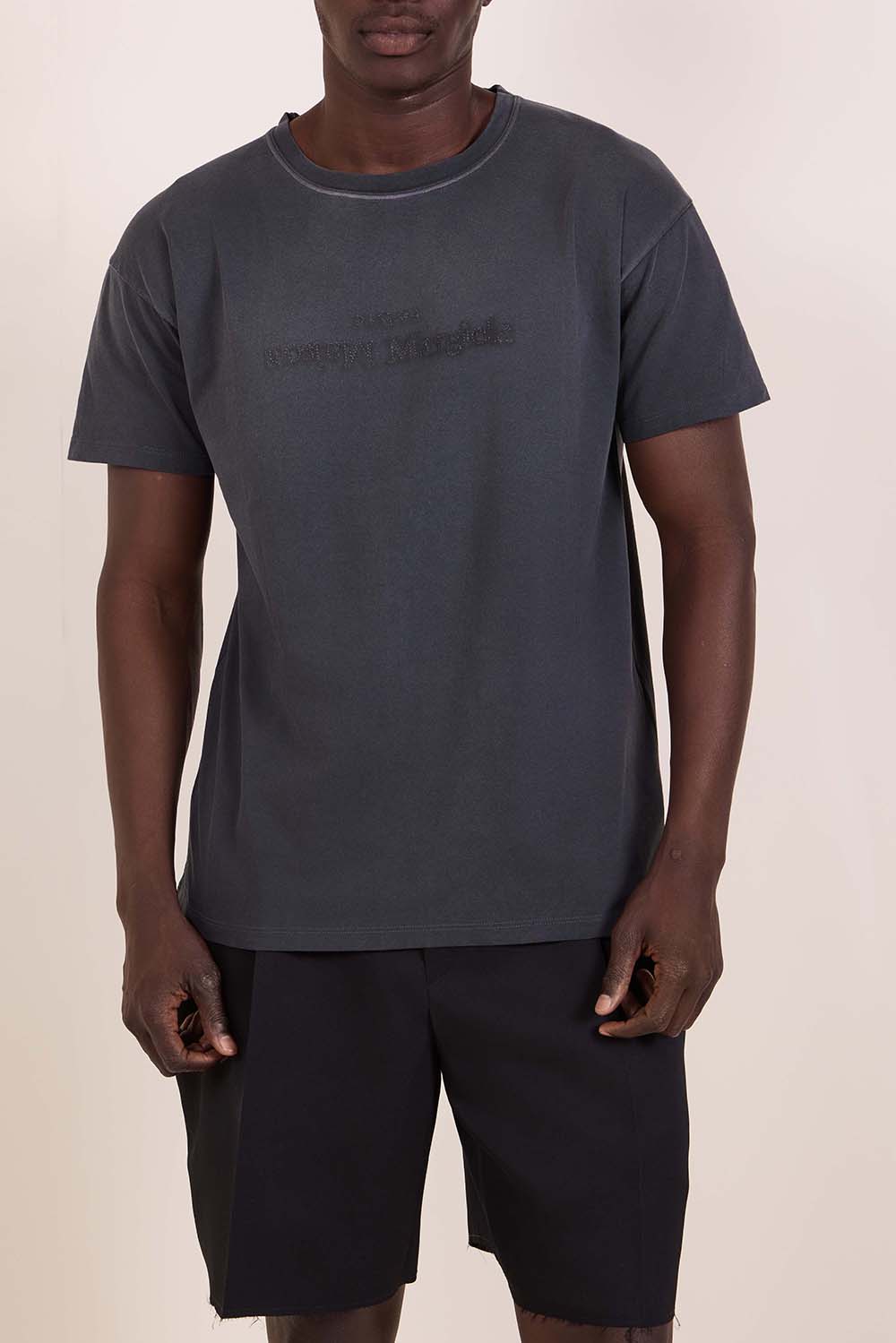 תמונת דוגמן קידמית של חולצת טי