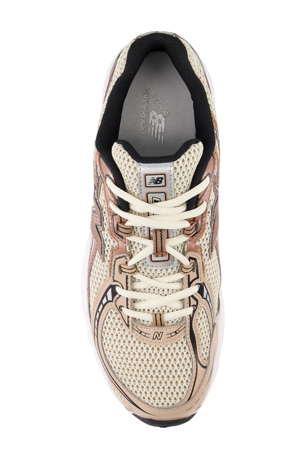 תמונה אחורית של נעלי סניקרס 740