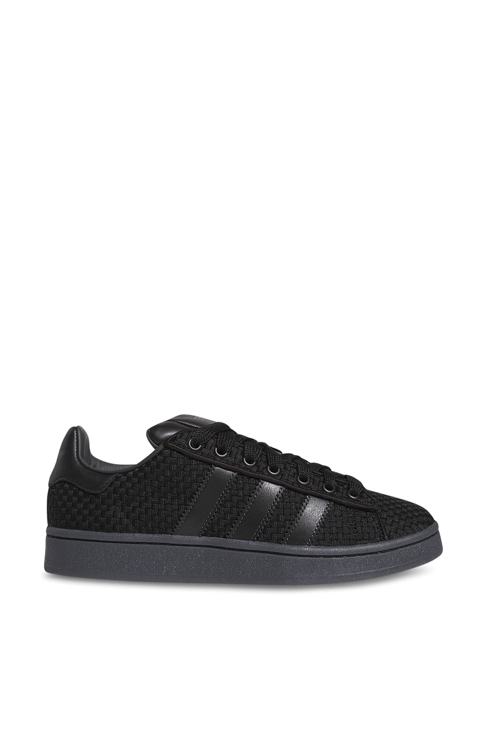 תמונה קידמית של נעלי סניקרס קמפוס