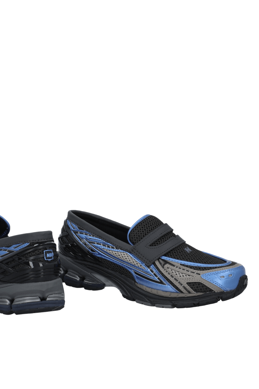 תמונת תקריב של נעלי סניקרס