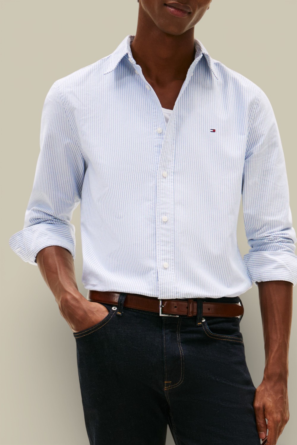 תמונת דוגמן קידמית של חולצה מכופתרת פסים