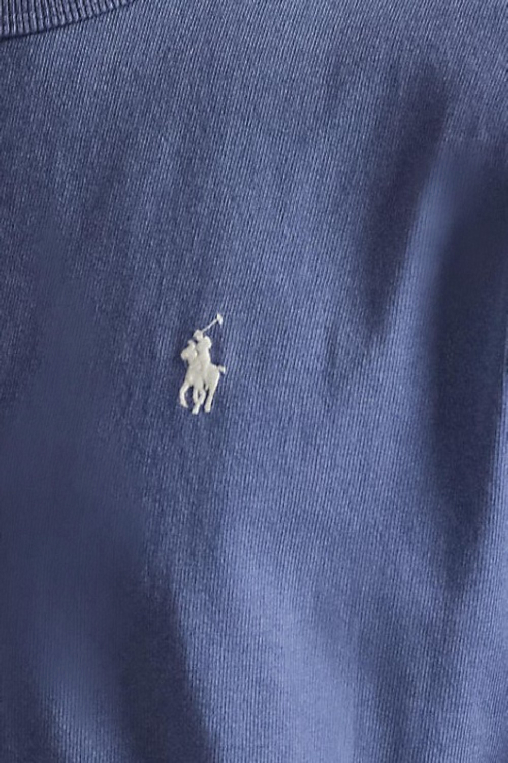 תמונת תקריב דוגמן של חולצת טי