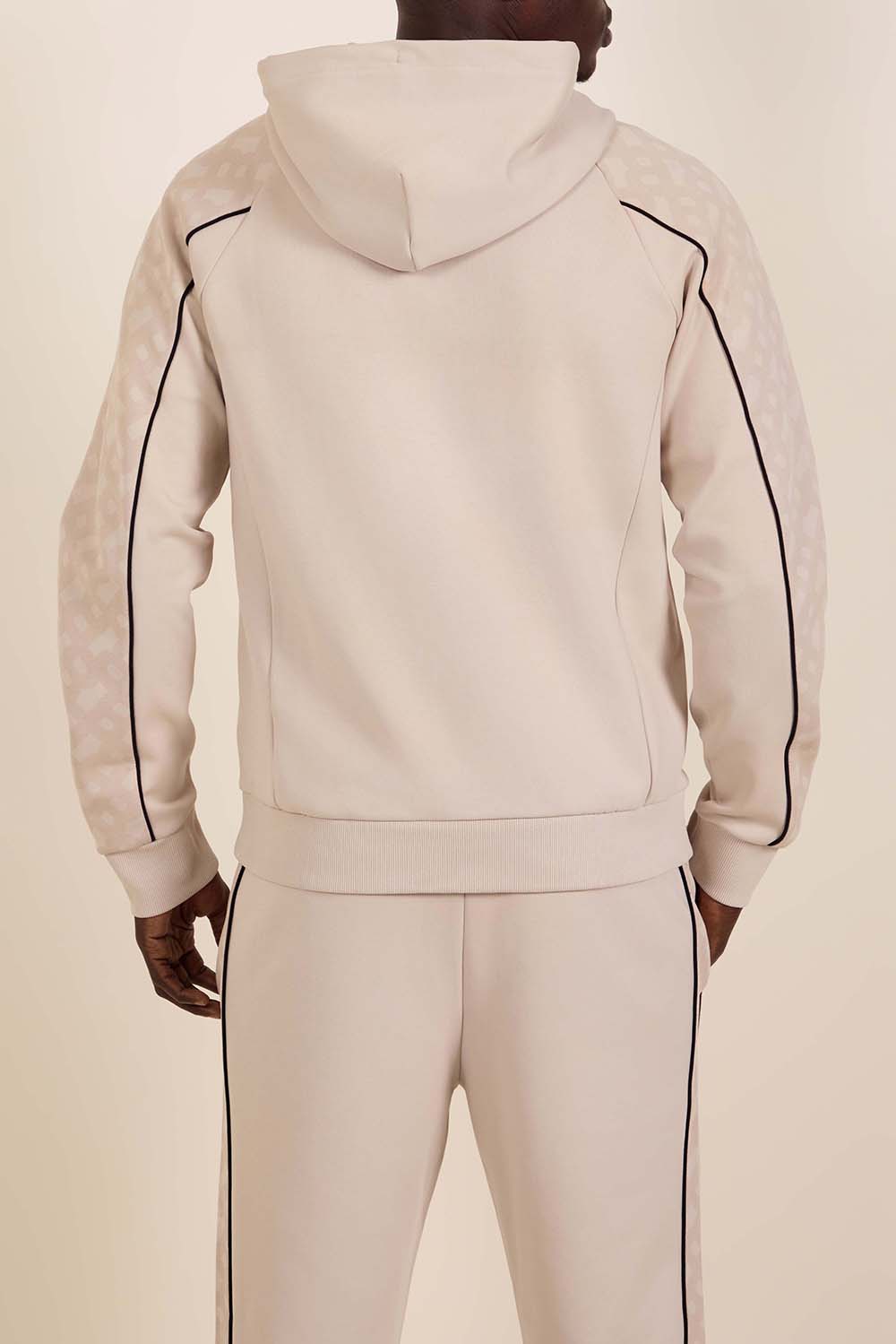 תמונת דוגמן אחורית של חליפת ג'וג