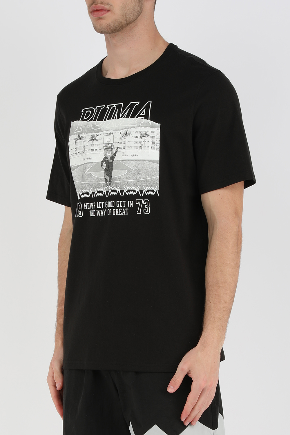 תמונת דוגמן קידמית של חולצת כדורסל שחורה עם הדפס חתול