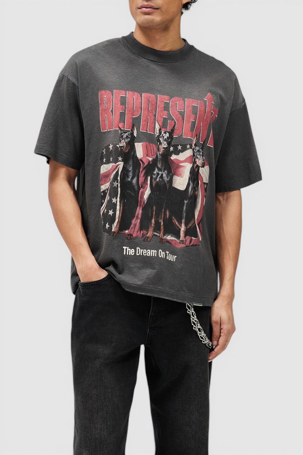 תמונת דוגמן קידמית של חולצת טי אוברסייז