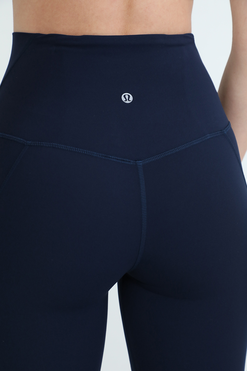 תמונת תקריב דוגמן של Align High-Rise Crop 23