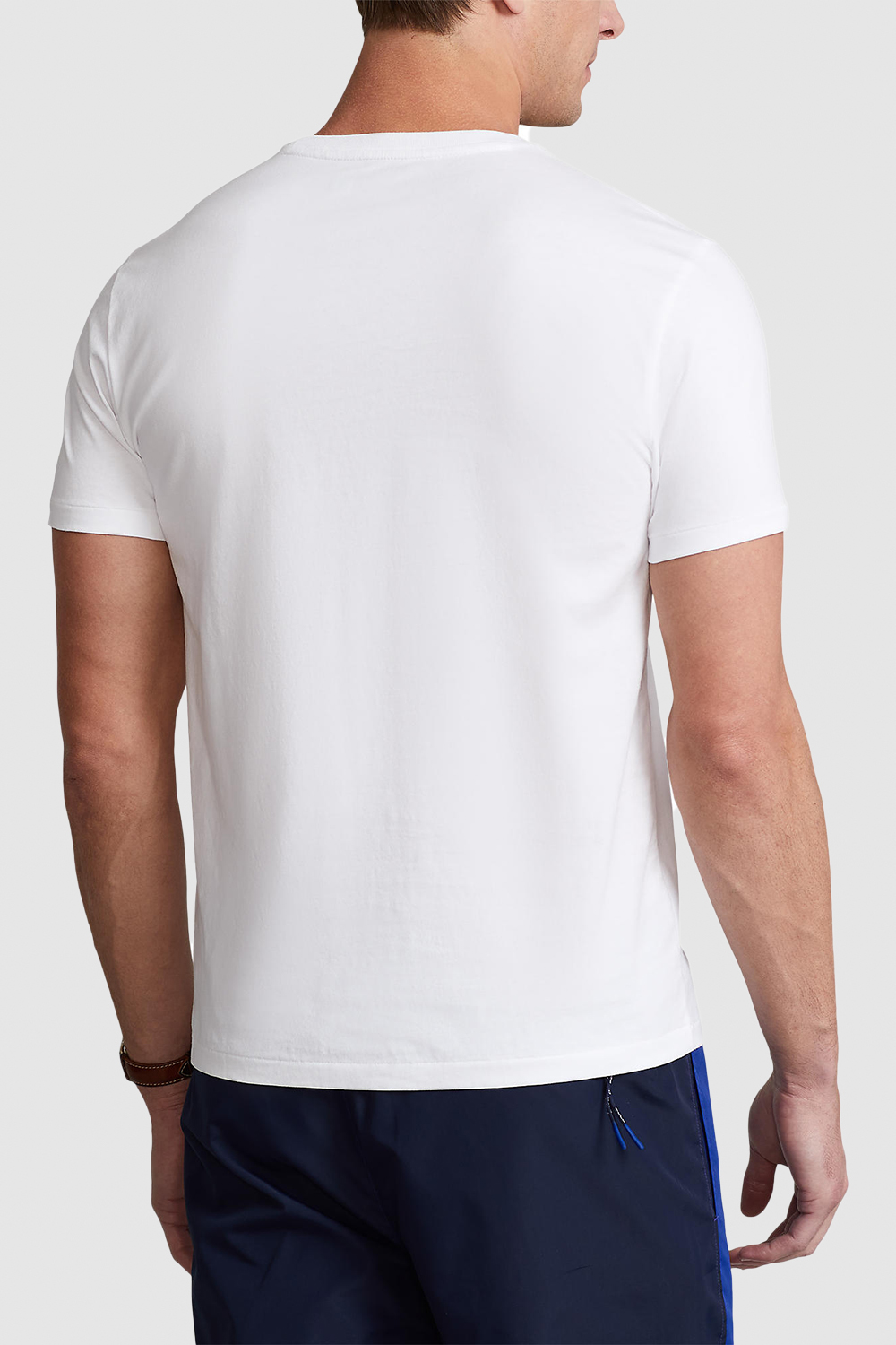 תמונת דוגמן אחורית של חולצת טי