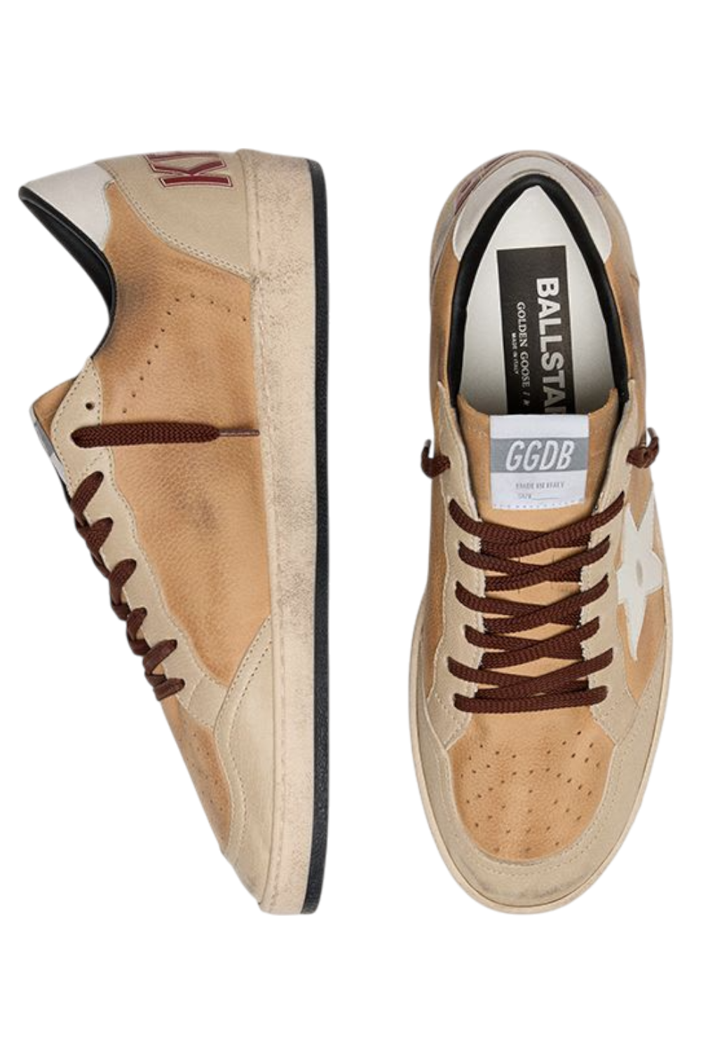 תמונת תקריב של נעלי סניקרס