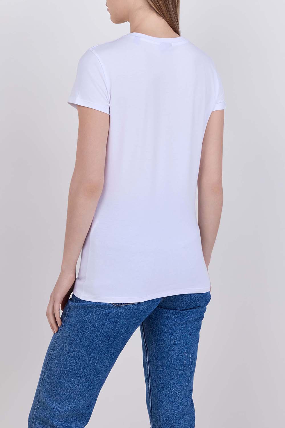 תמונת דוגמן אחורית של חולצת טי