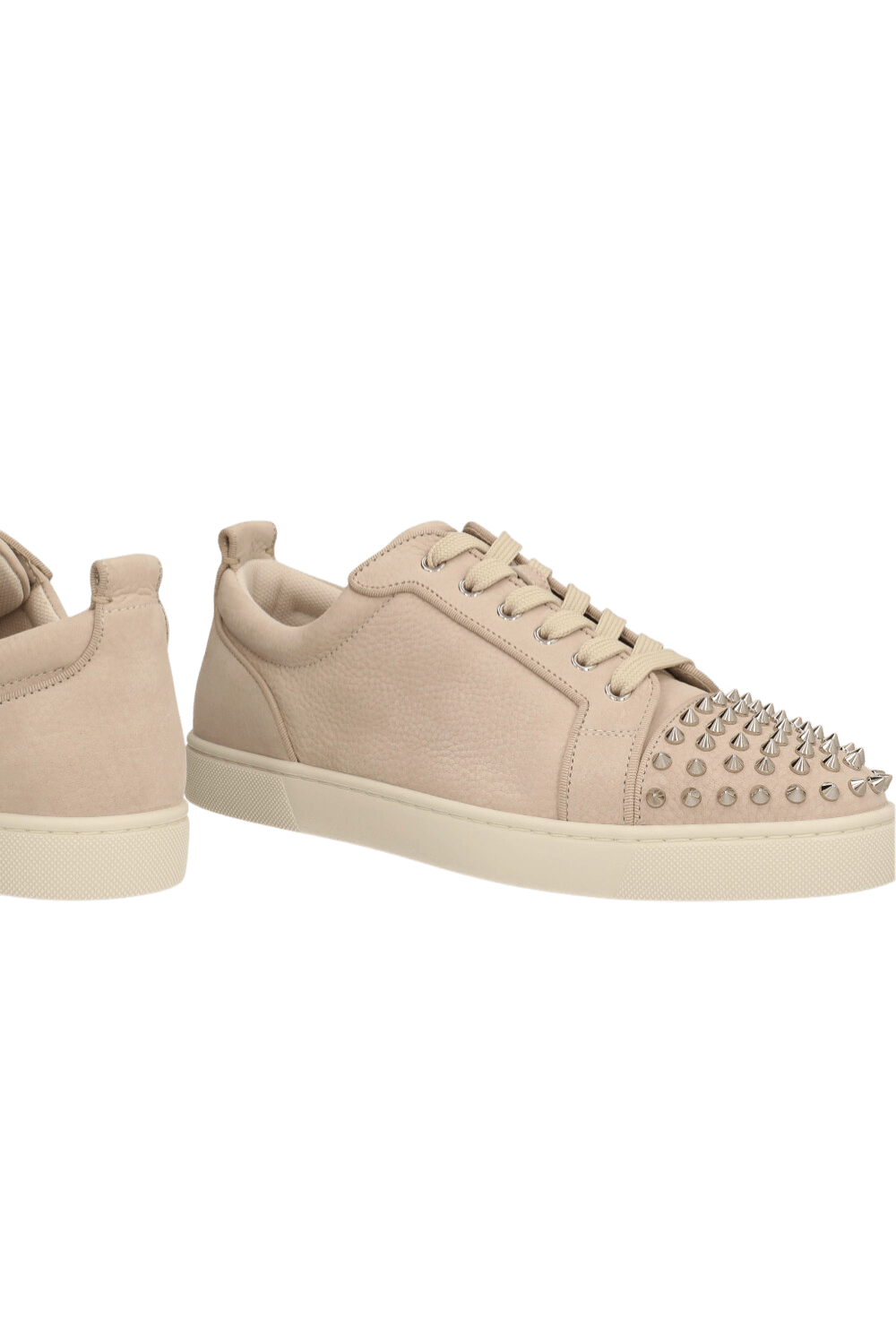 תמונת תקריב של נעלי סניקרס לואי ג'וניור ספייקס