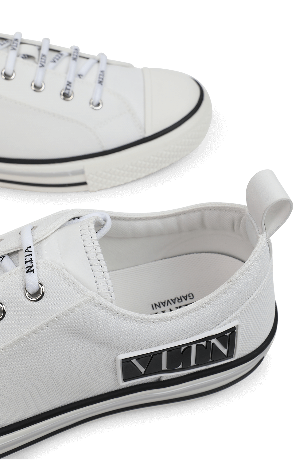 נעלי סניקרס עם תגית ממותגת בגוון לבן VALENTINO GARAVANI