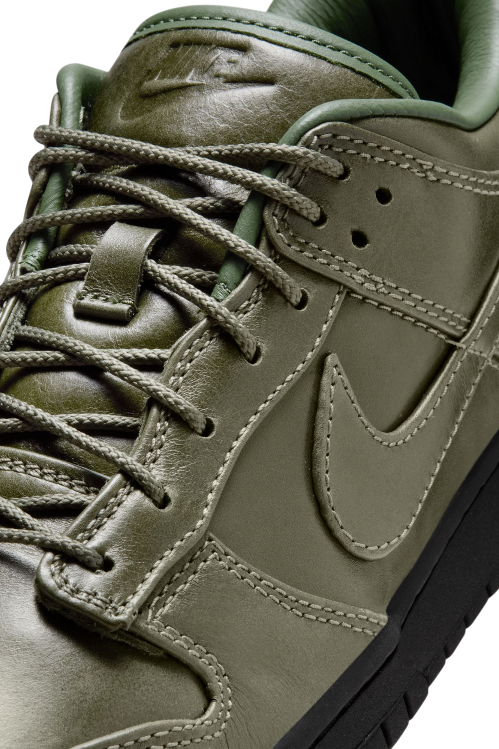 נעלי סניקרס דאנק לואו רטרו פרימיום