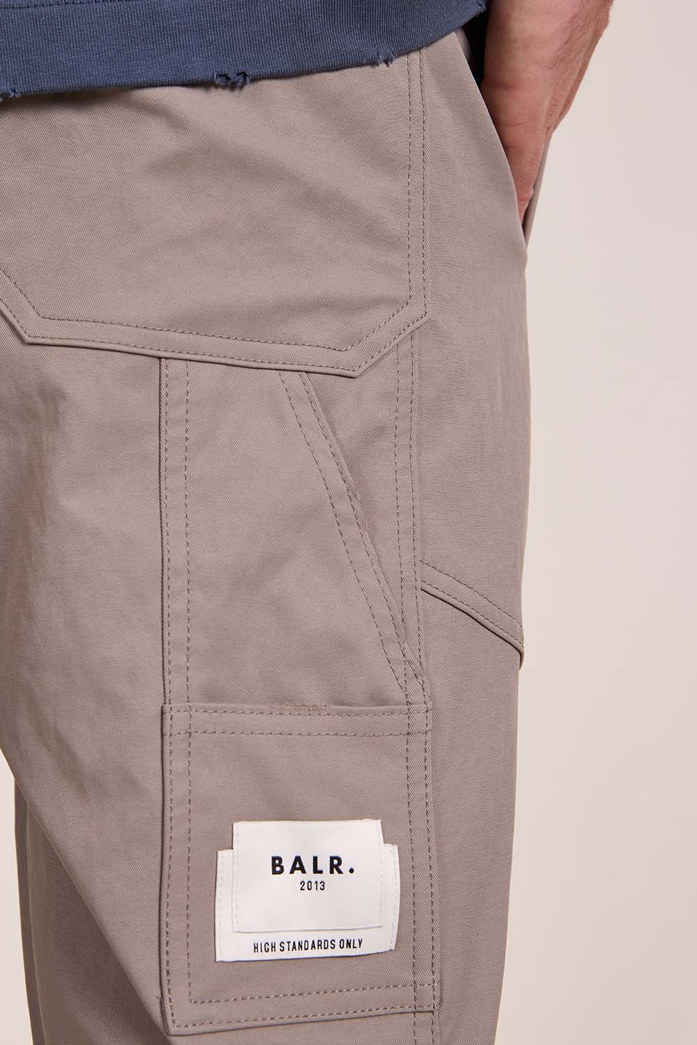 תמונת תקריב דוגמן של מכנסיים