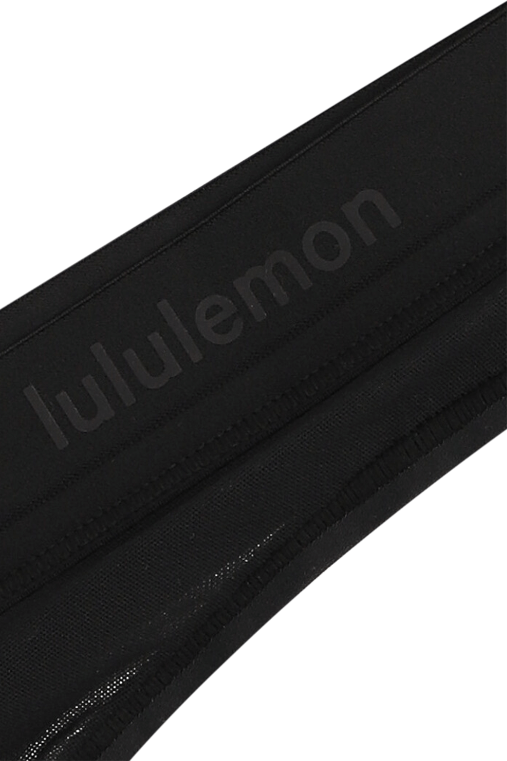 תמונת תקריב של Nulu Mesh Logo Dipped-Waist Thong