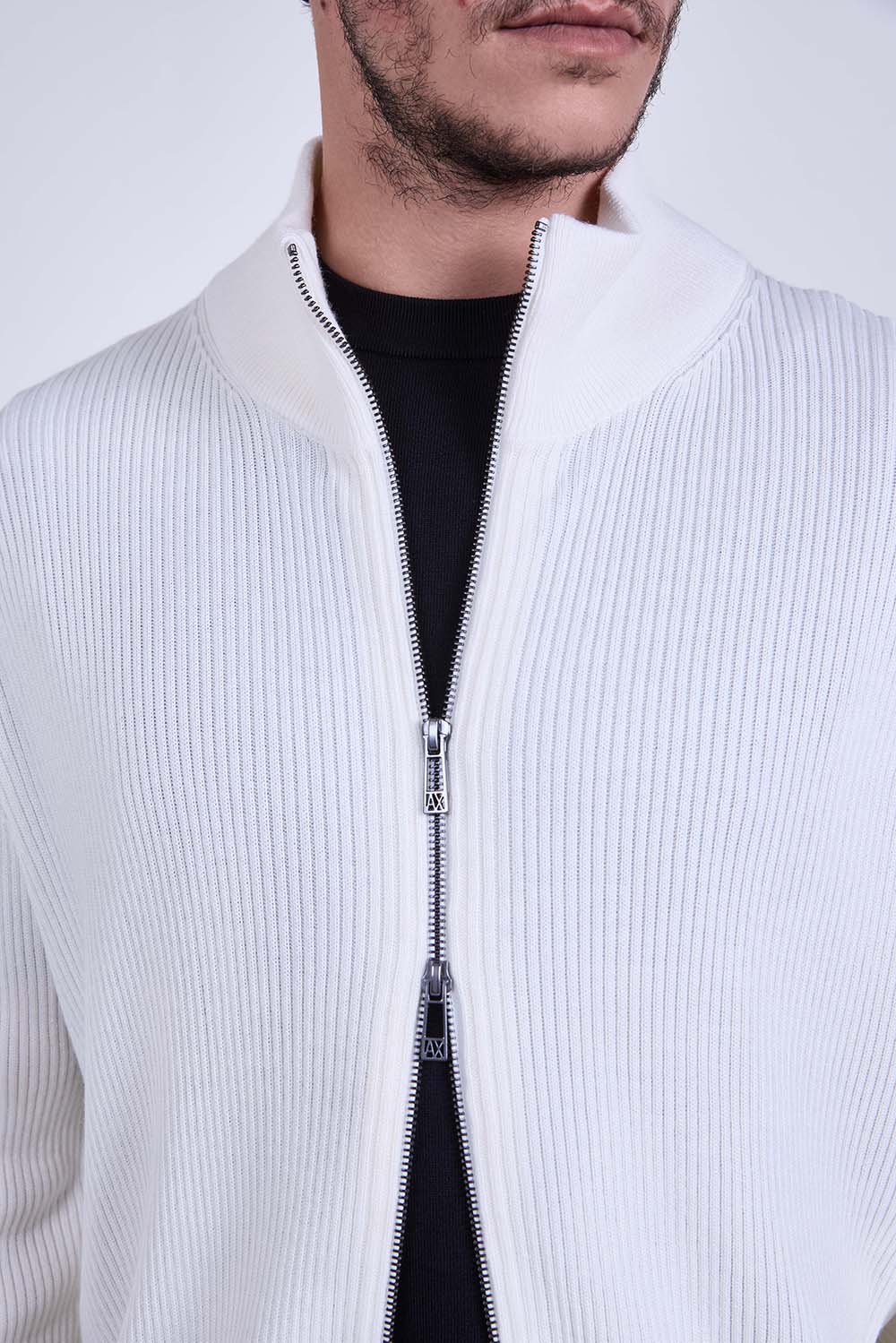 תמונת תקריב דוגמן של ז'קט קרדיגן