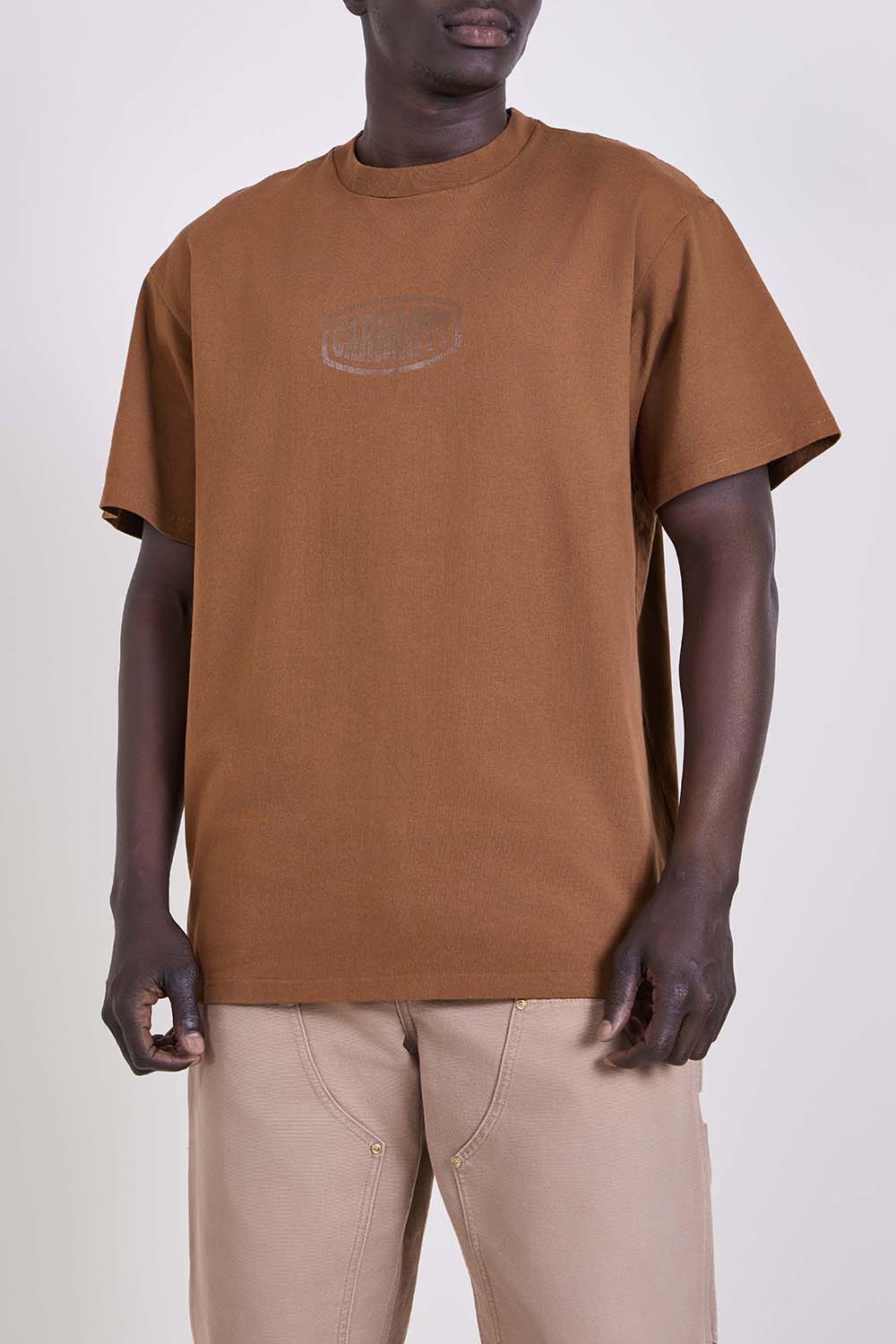 תמונת דוגמן קידמית של חולצת טי בגזרה משוחררת