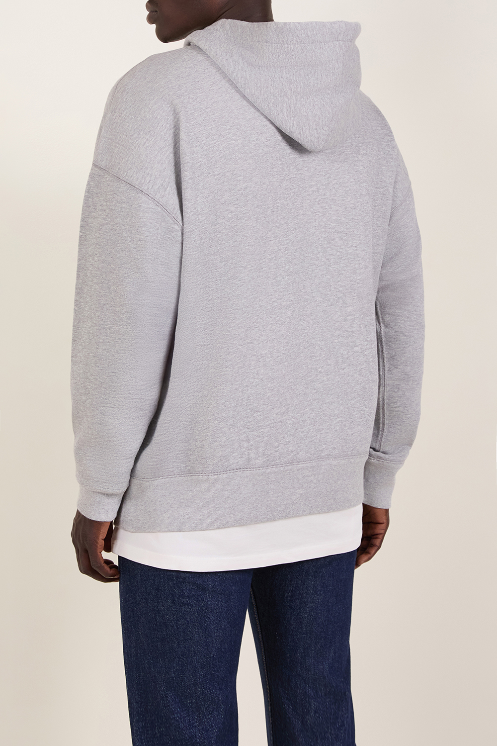 תמונת דוגמן אחורית של סווטשירט קפוצ'ון