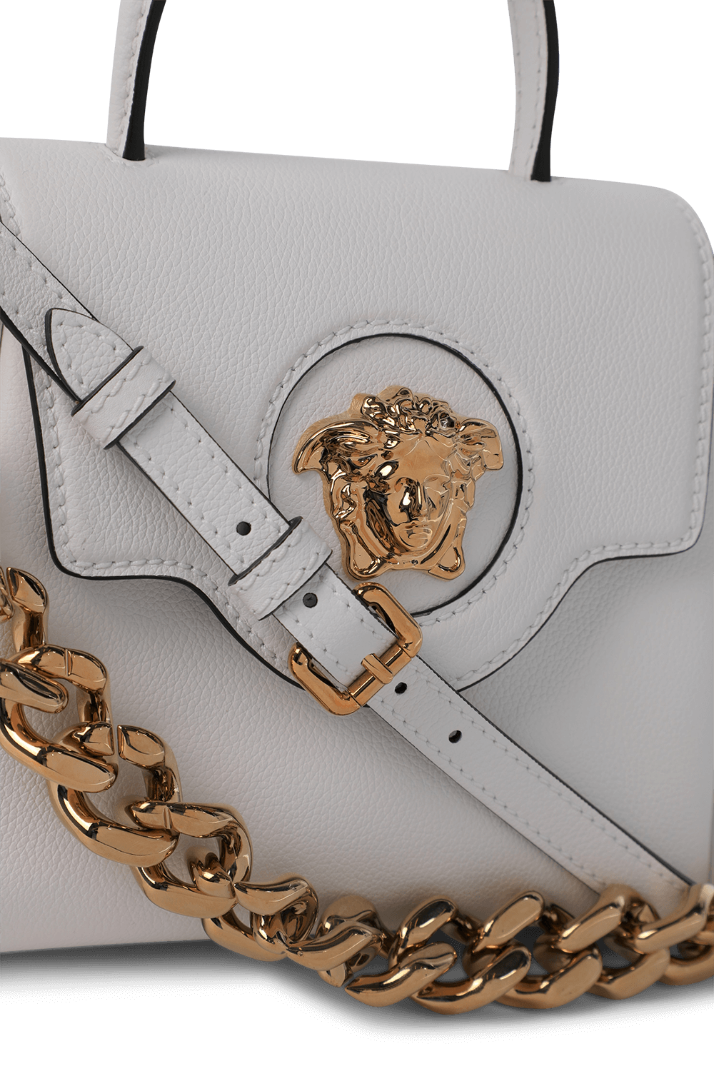 תמונת תקריב של תיק קטן מעור לה מדוזה