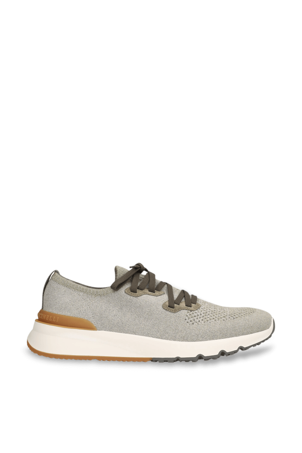 תמונה קידמית של נעלי סניקרס