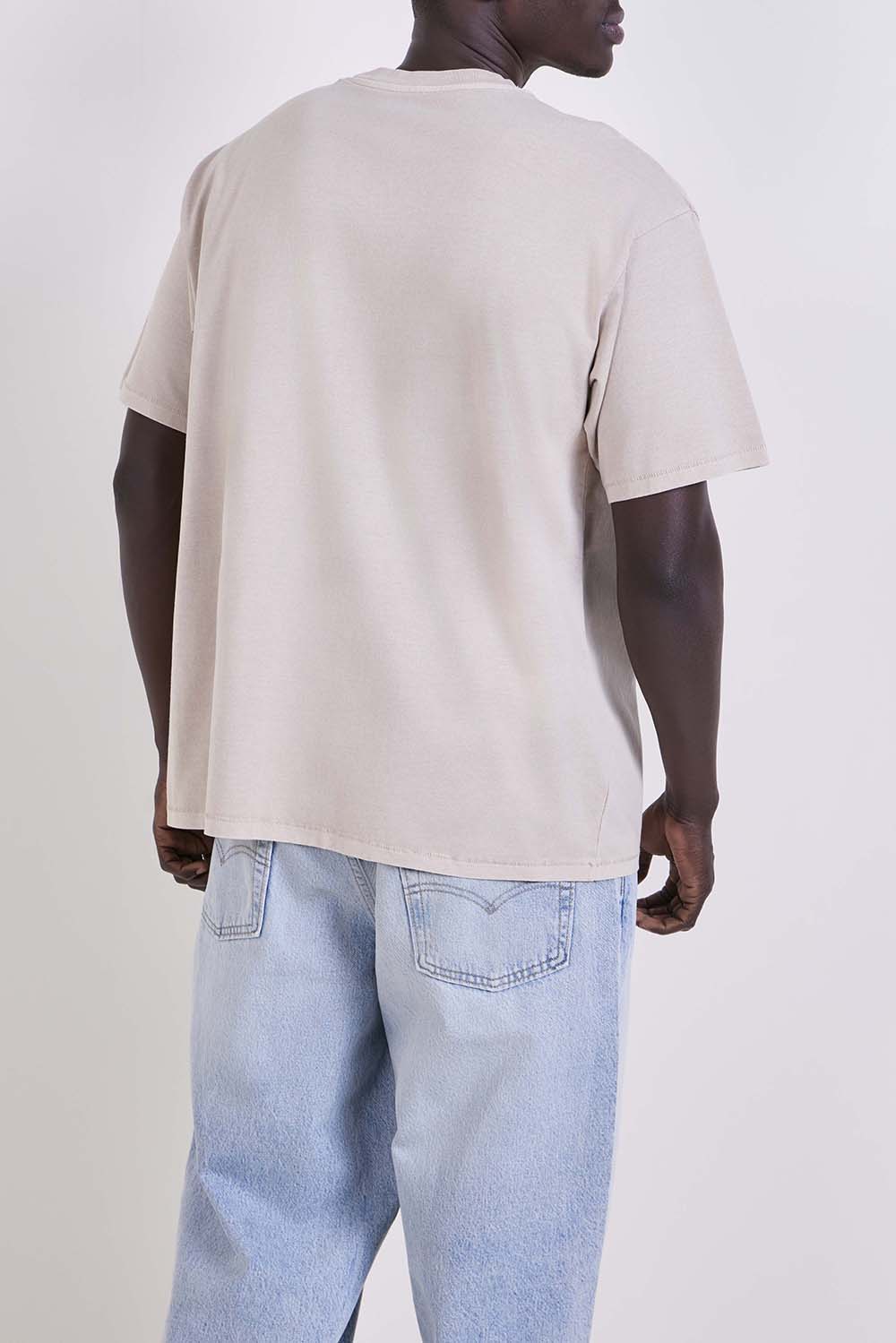 תמונת דוגמן אחורית של חולצת טי