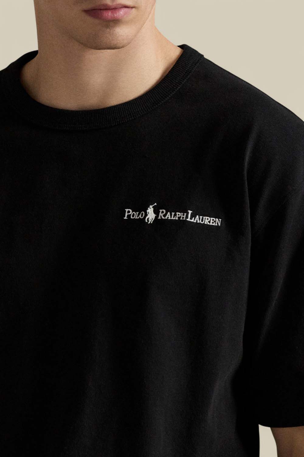 תמונת תקריב דוגמן של חולצת טי