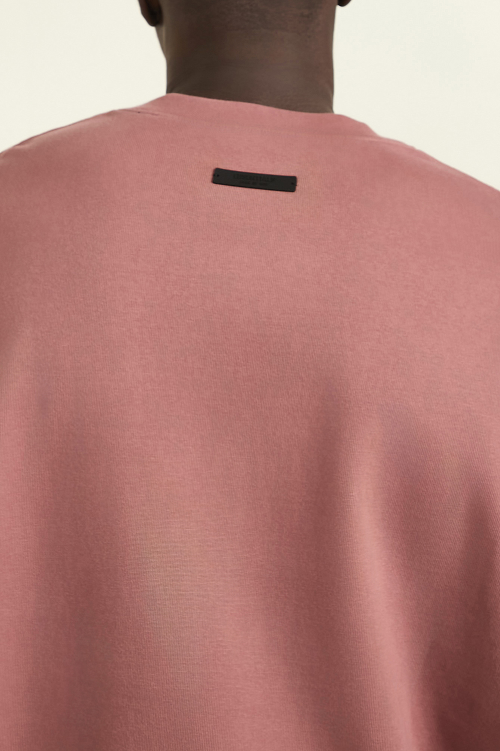 תמונת דוגמן אחורית של חולצת טי