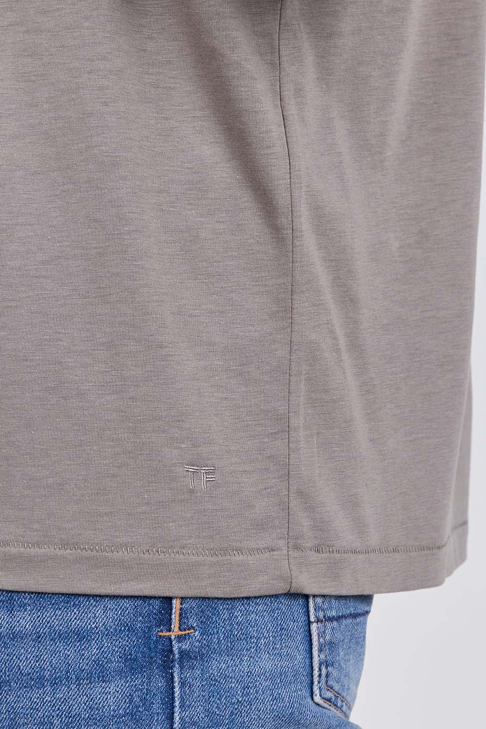 תמונת תקריב דוגמן של חולצת טי