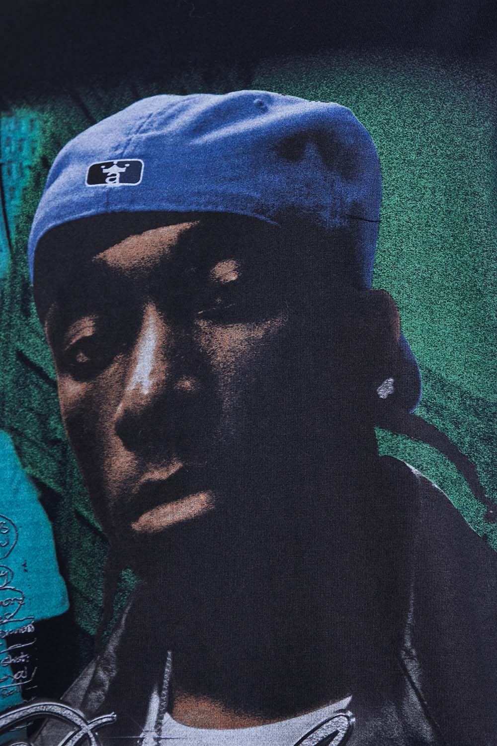 תמונת תקריב דוגמן של חולצת טי אוייק ניו יורק X ביג אל