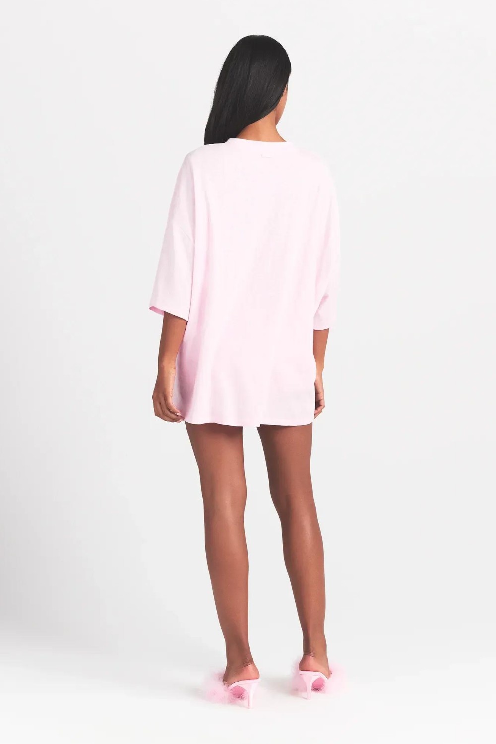 תמונת דוגמן אחורית של OVERSIZED T-SHIRT