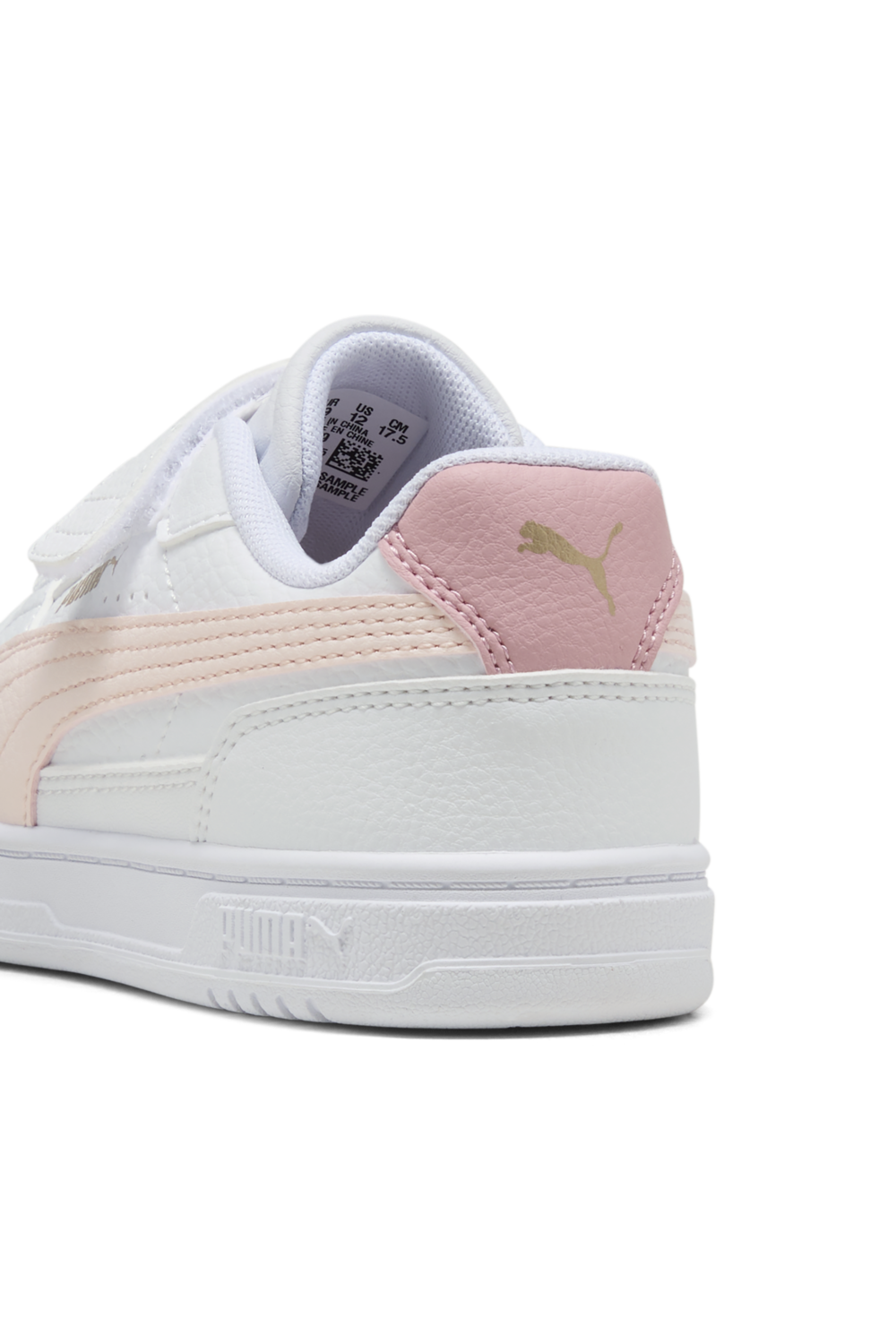 תמונת פנים של נעלי סניקרס