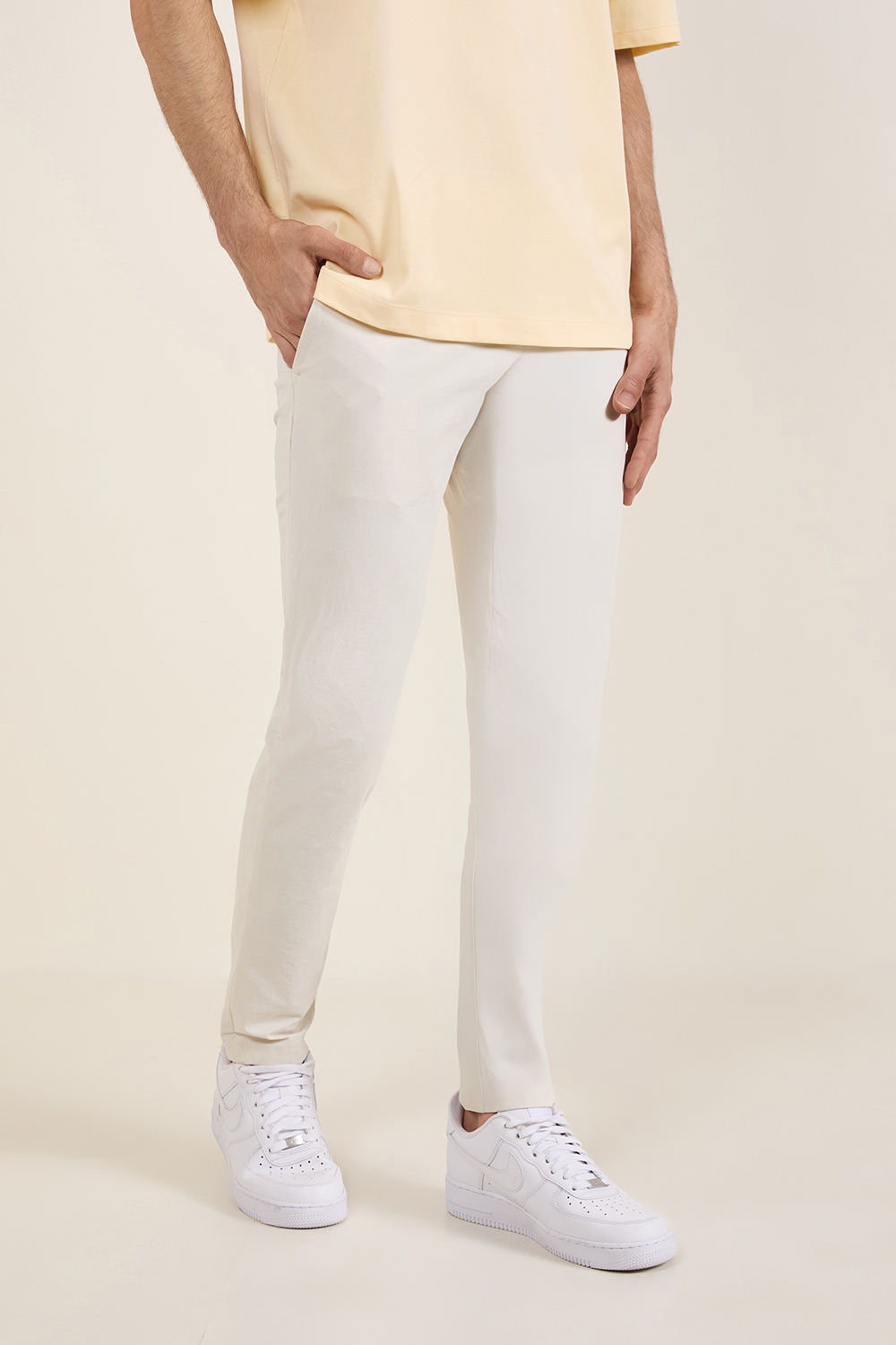 תמונת דוגמן קידמית של ABC Slim-Fit Trouser 32''L *VersaTwill