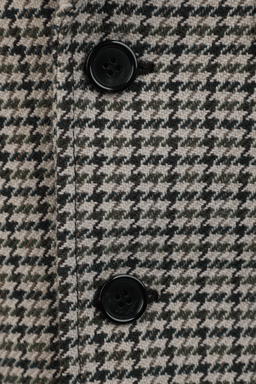 תמונה אחורית של בלייזר צמר עם דוגמת פפיטה בגווני שחור ולבן