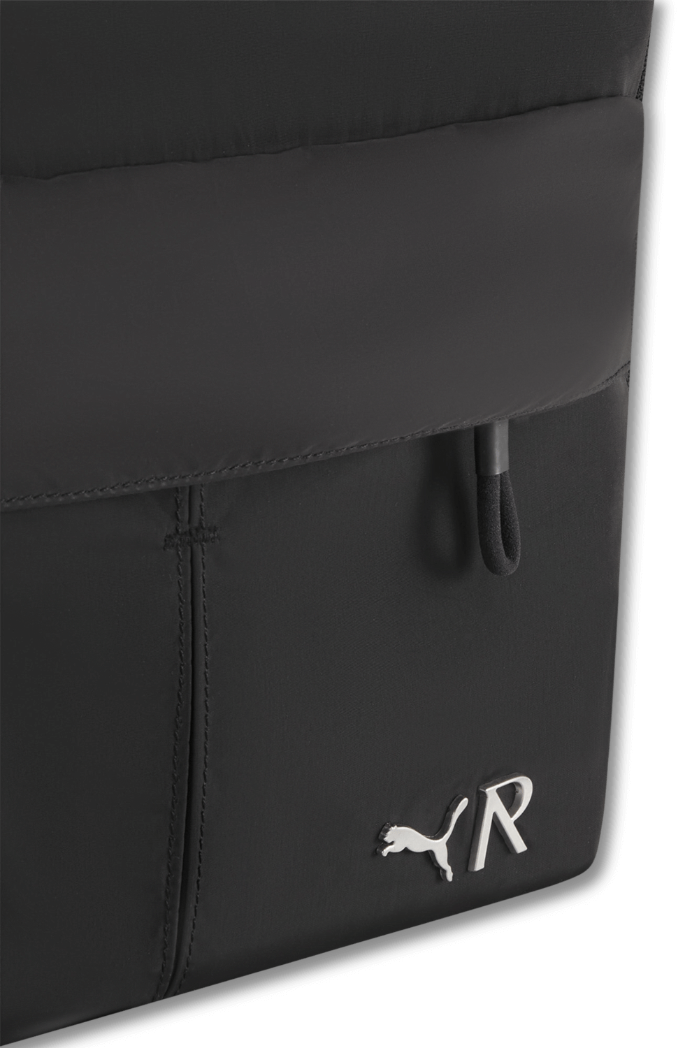 תמונת תקריב של פומה X רפרזנט תיק קרוסבודי