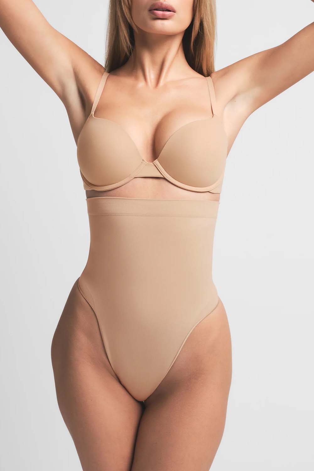 תמונת דוגמן קידמית של HIGH WAIST THONG