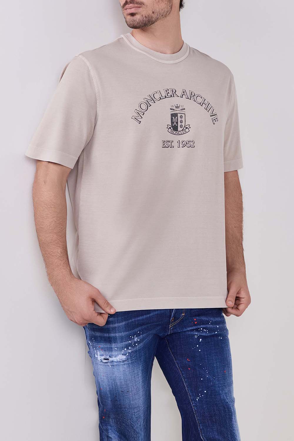 תמונת דוגמן קידמית של חולצת טי