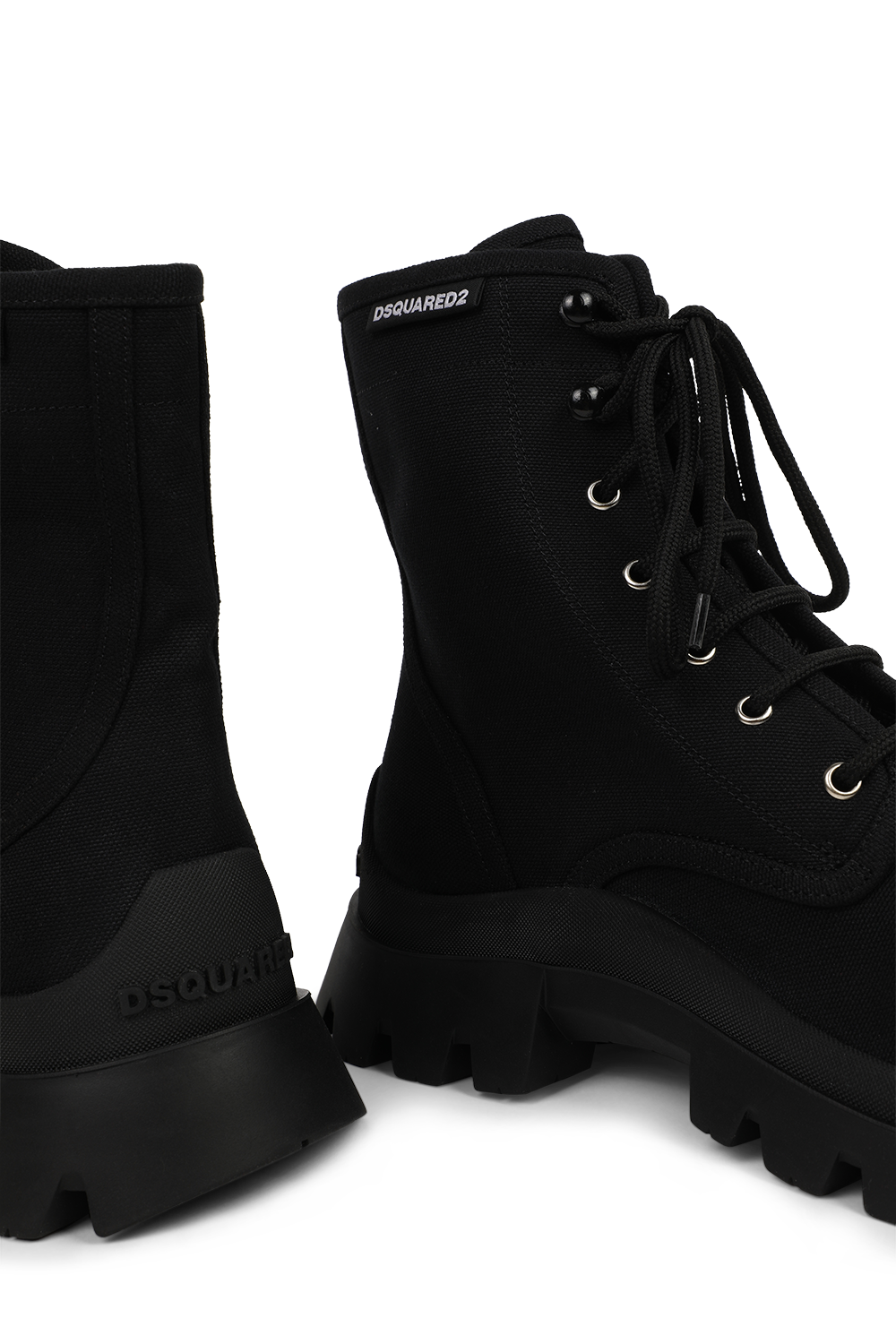 תמונת תקריב של נעלי טאנק קומבט מקנבס