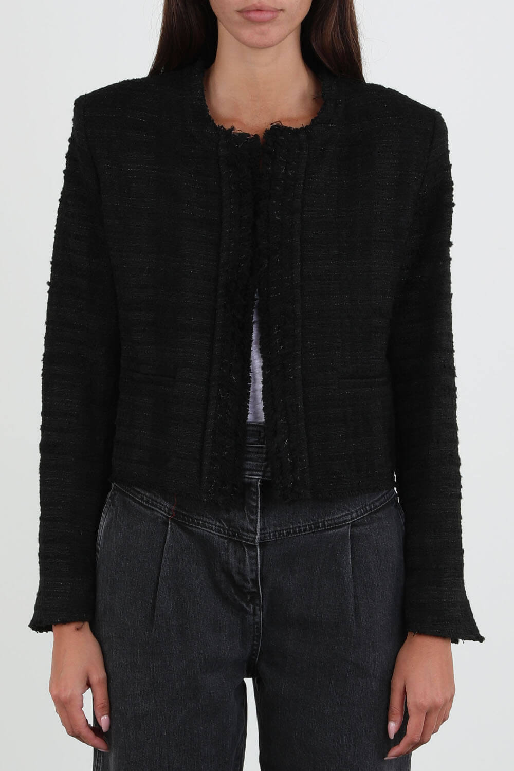 תמונת דוגמן קידמית של ז'קט סלים פרוותי בצבע שחור