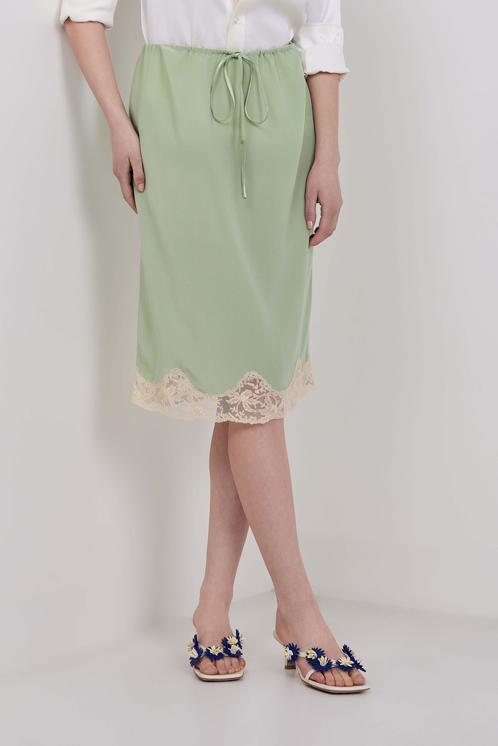 תמונת דוגמן קידמית של חצאית מידי תחרה