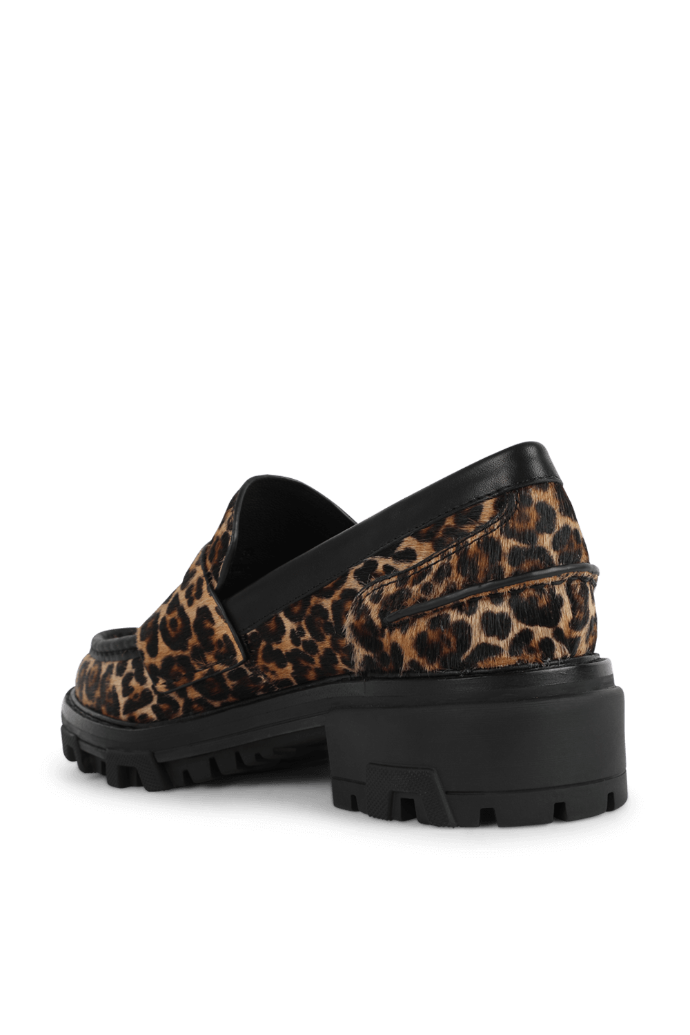 תמונה אחורית של נעלי מוקסין מנומרות